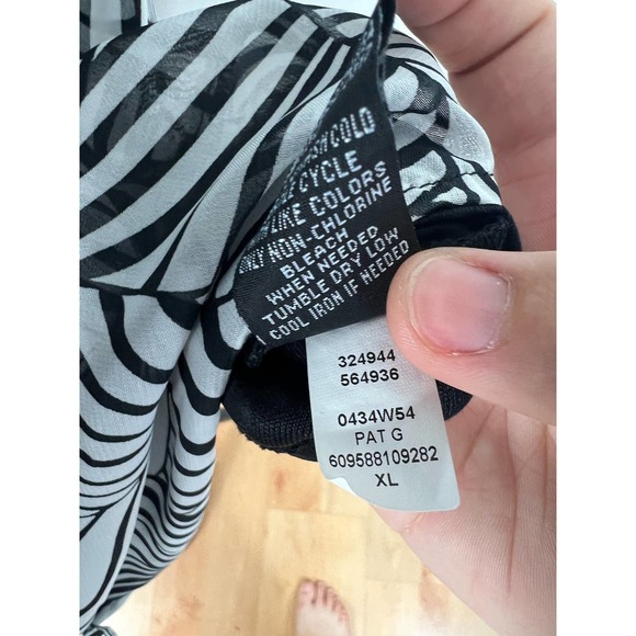 Ab Studios zebra floral print sleeveless blouse with back cutout - Picture 8 of 9